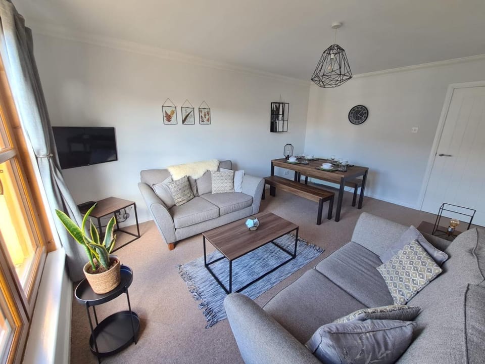 Living room, Seating area, Dining area