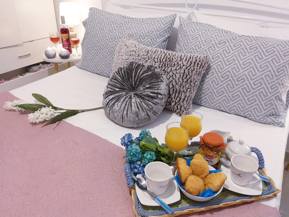 Bed, Bedroom, Breakfast