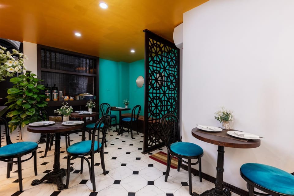 Restaurant/places to eat, Banquet/Function facilities, Dining area