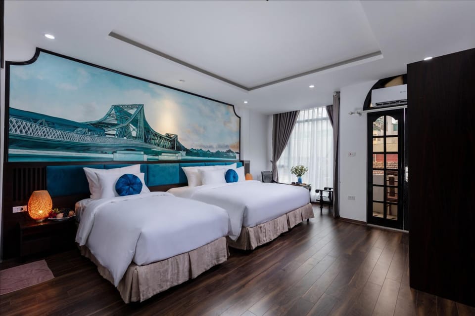 Bed, Other, Photo of the whole room, Bedroom, Quiet street view
