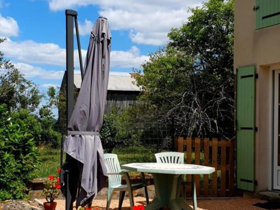 Gîte rénové avec terrasse privée et animaux admis - FR-1-489-10 House in Auvergne-Rhône-Alpes