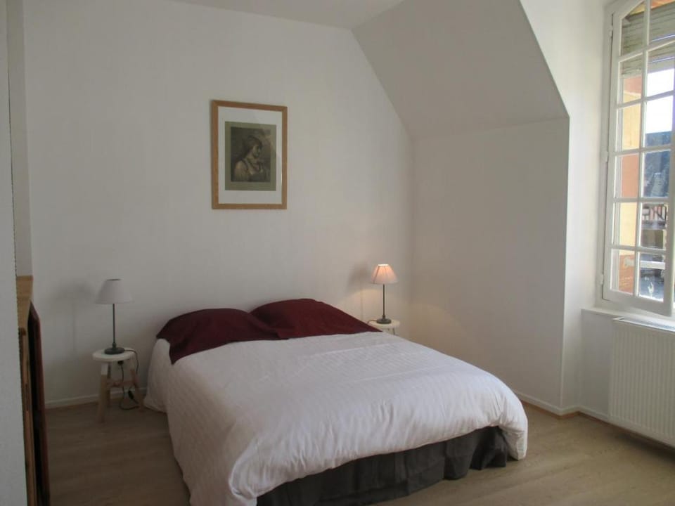 Gîte rénové au Château d'Avrilly, 3 chambres, animaux acceptés, wifi à Trévol - FR-1-489-73 House in Auvergne-Rhône-Alpes