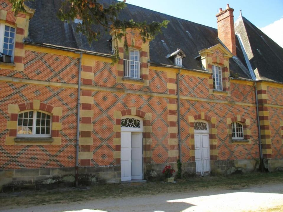 Gîte rénové au Château d'Avrilly, 3 chambres, animaux acceptés, wifi à Trévol - FR-1-489-73 House in Auvergne-Rhône-Alpes