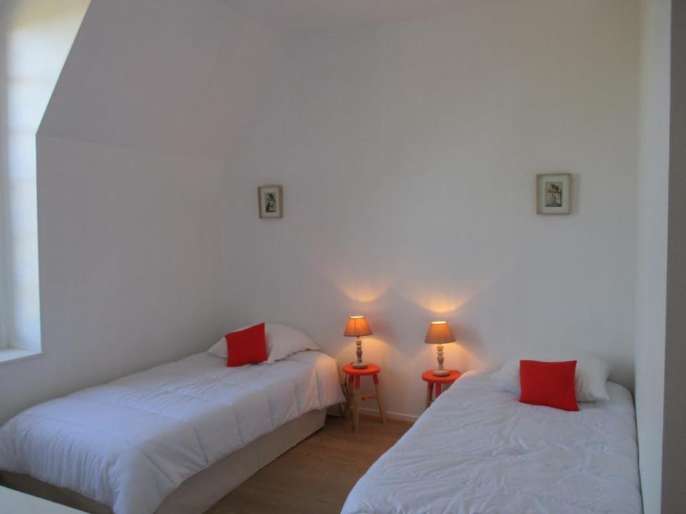 Gîte rénové au Château d'Avrilly, 3 chambres, animaux acceptés, wifi à Trévol - FR-1-489-73 House in Auvergne-Rhône-Alpes