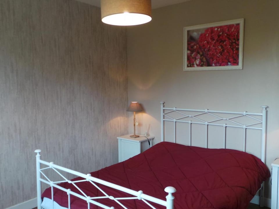 Gîte confortable avec piscine partagée et animaux admis - FR-1-489-76 House in Auvergne-Rhône-Alpes