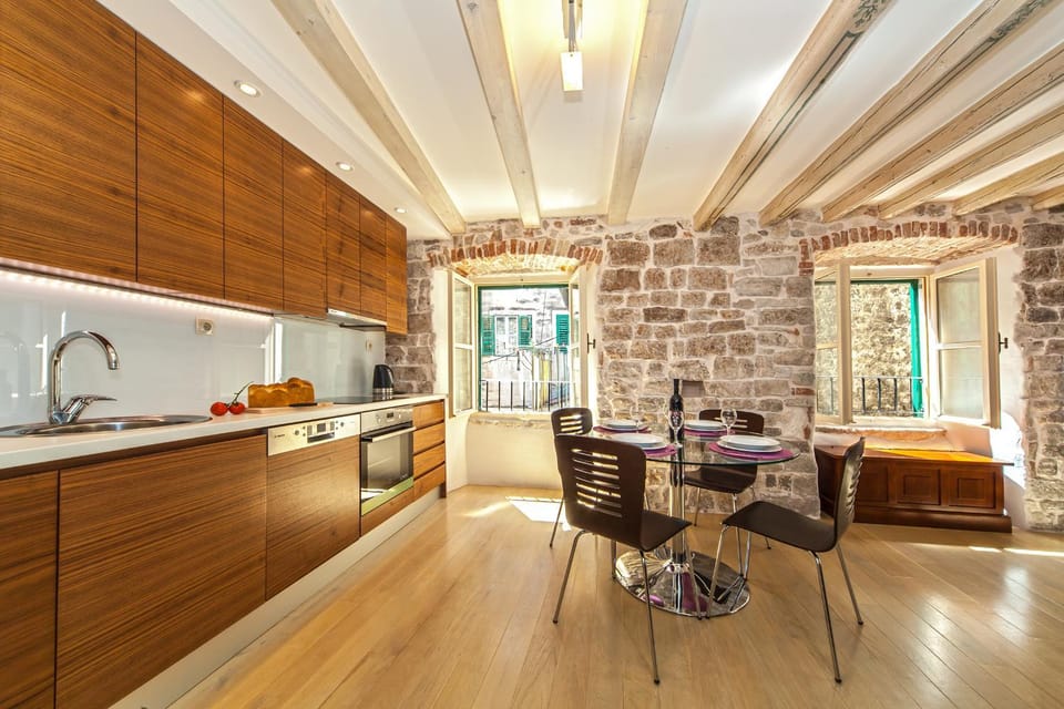 Kitchen or kitchenette, Decorative detail