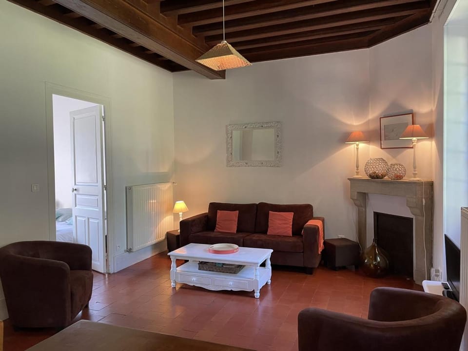 Pavillon de Chasse Rénové avec Wifi et Animaux Acceptés - Trévol - FR-1-489-223 House in Auvergne-Rhône-Alpes