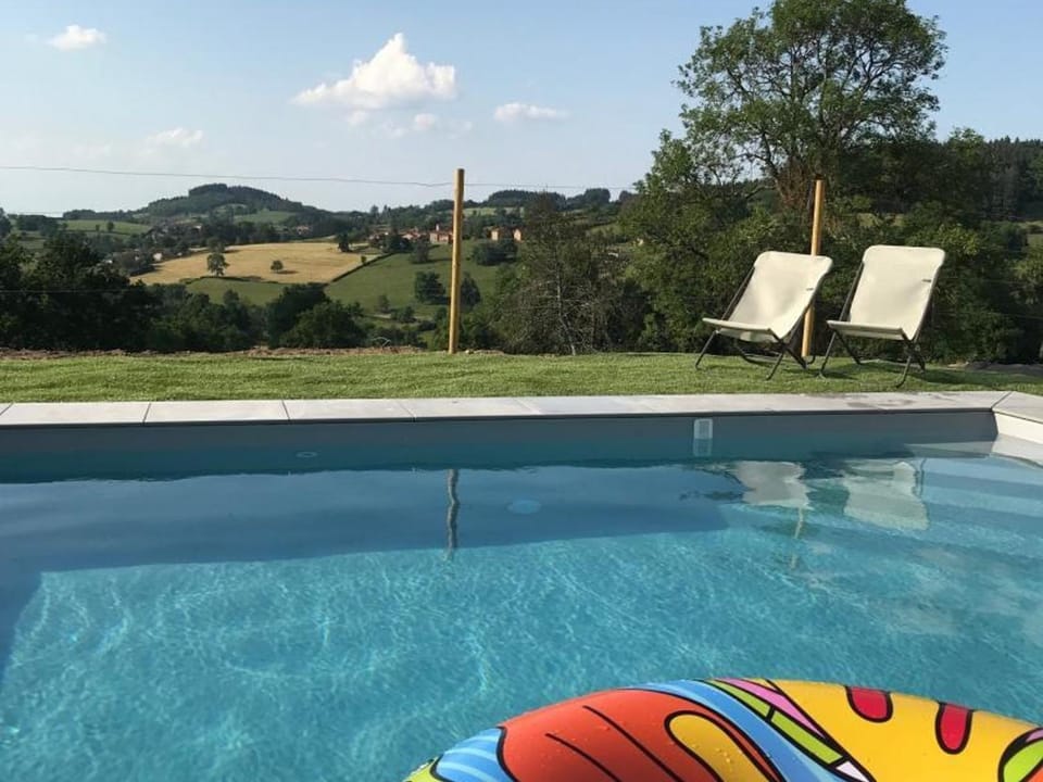 Deux gîtes confortables avec cheminée et piscine commune, animaux admis, pour 13 personnes - FR-1-496-140 House in Auvergne-Rhône-Alpes