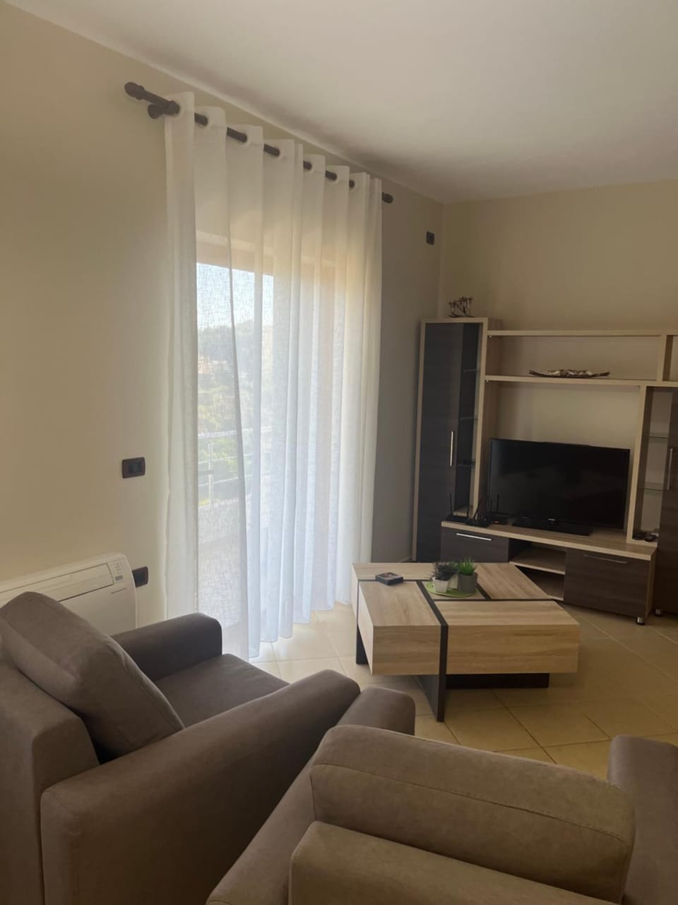 Communal lounge/ TV room, TV and multimedia, Living room, Seating area, Evening entertainment