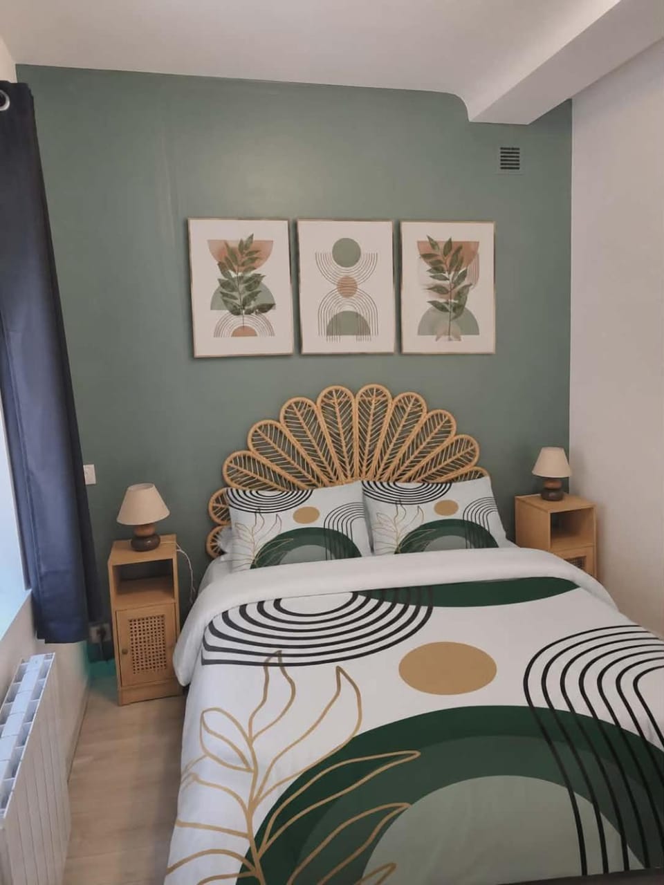 Photo of the whole room, Bedroom