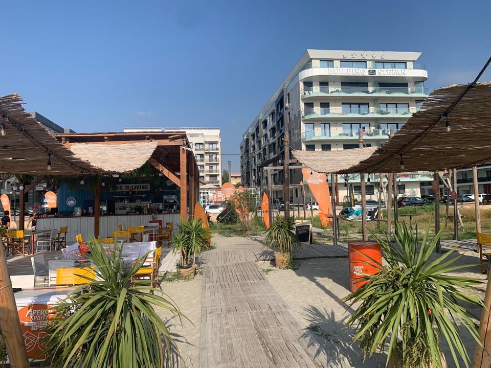 Day, Location
