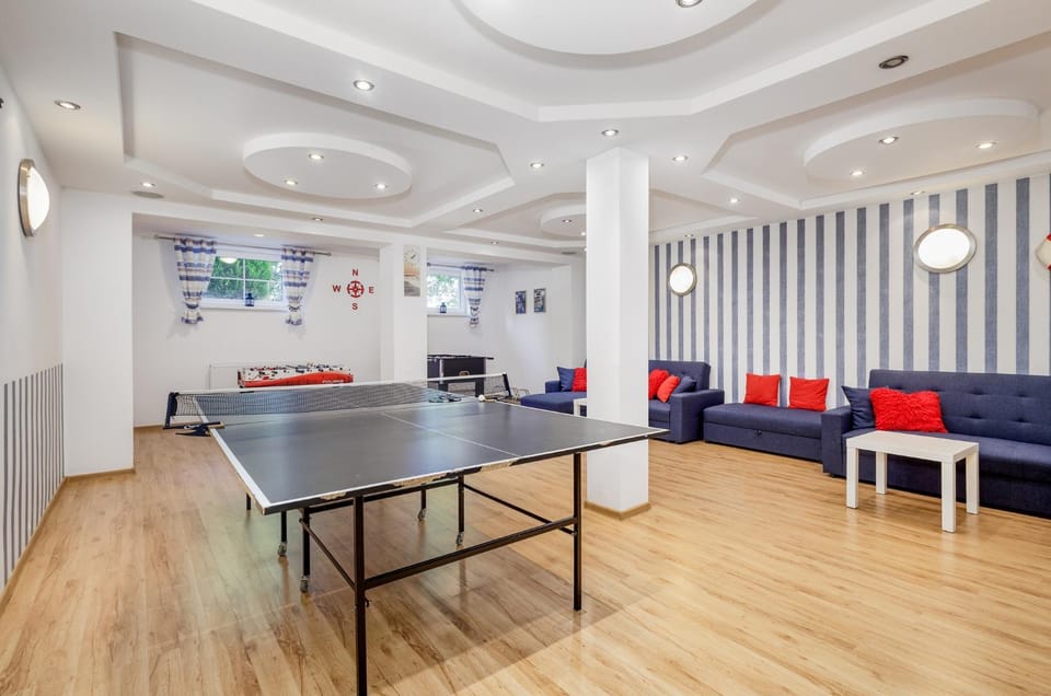 Game Room, Table tennis, Seating area