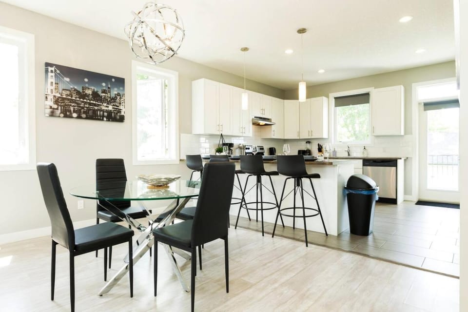 Dining area, kitchen