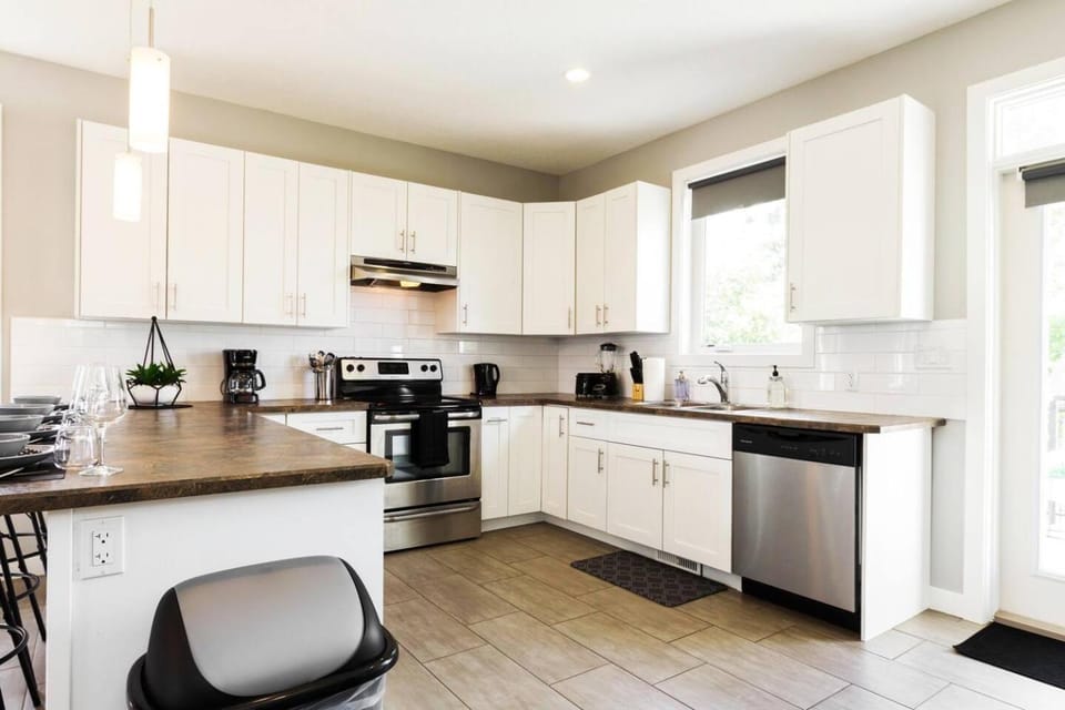 Kitchen or kitchenette, kitchen