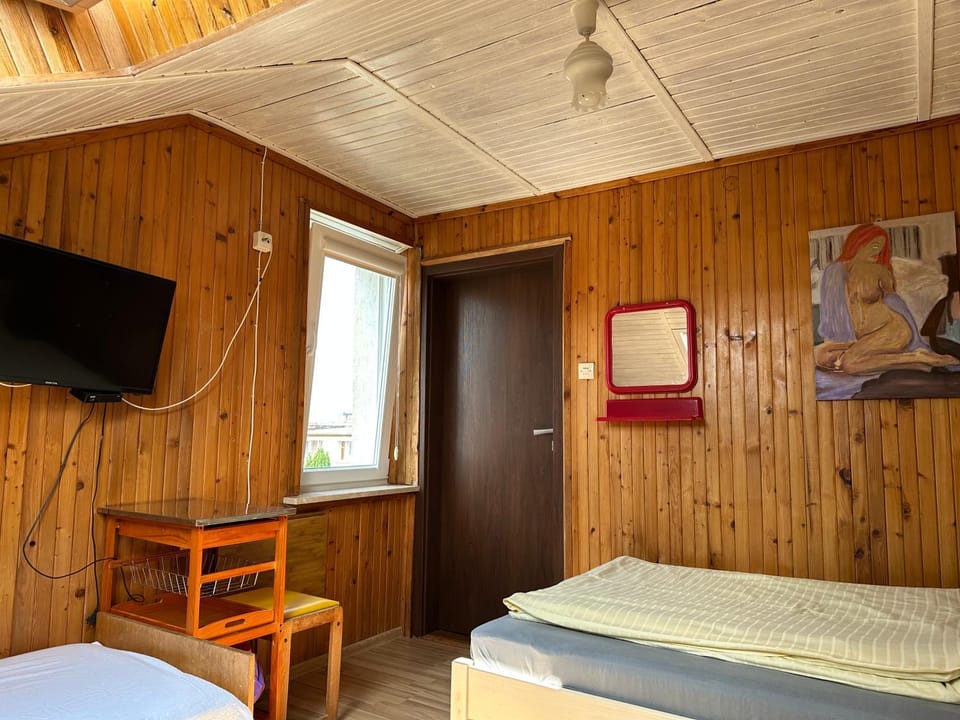 Bed, TV and multimedia, Photo of the whole room, Evening entertainment, Bedroom