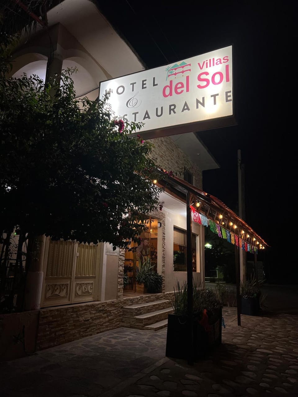 Restaurant/places to eat, Night, Property logo or sign, Street view