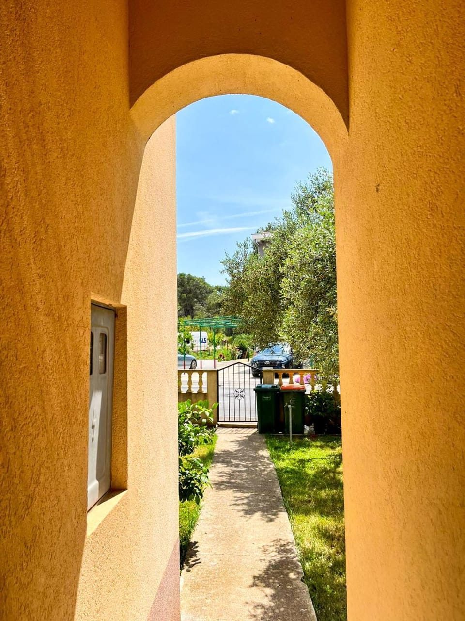 Facade/entrance