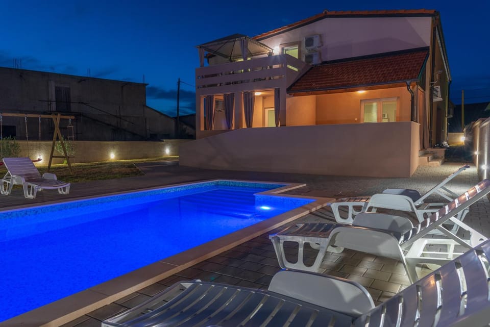 Property building, Swimming pool