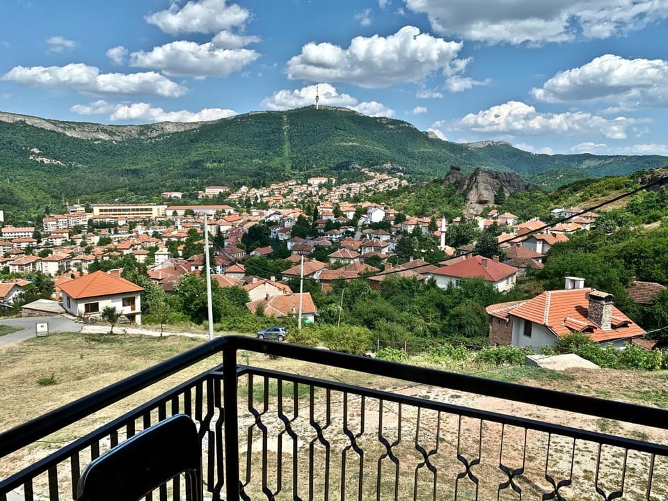 Balcony/Terrace, City view, Landmark view, Mountain view