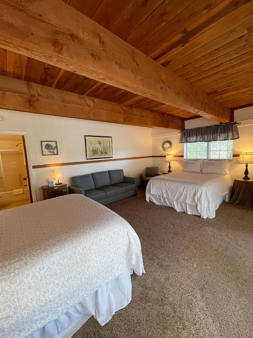 Berkshire Inn Bed and Breakfast in Groveland