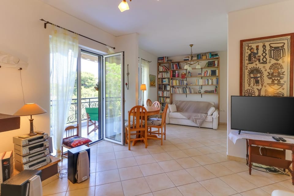 Communal lounge/ TV room, Dining area