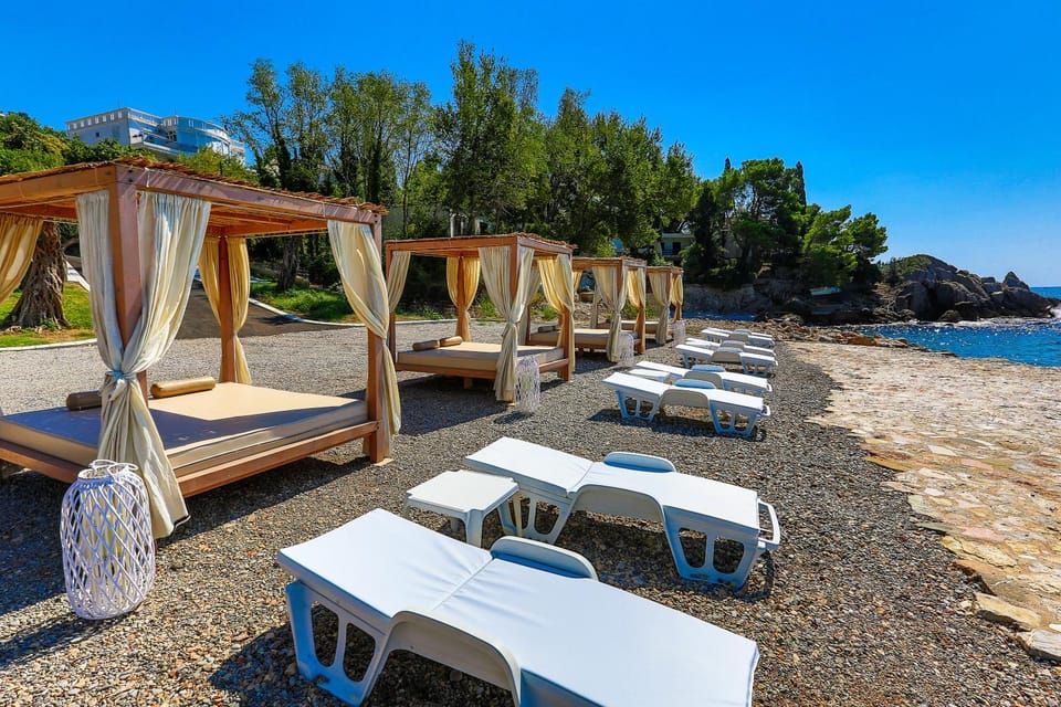 Property building, Garden, Beach, Garden view, Sea view