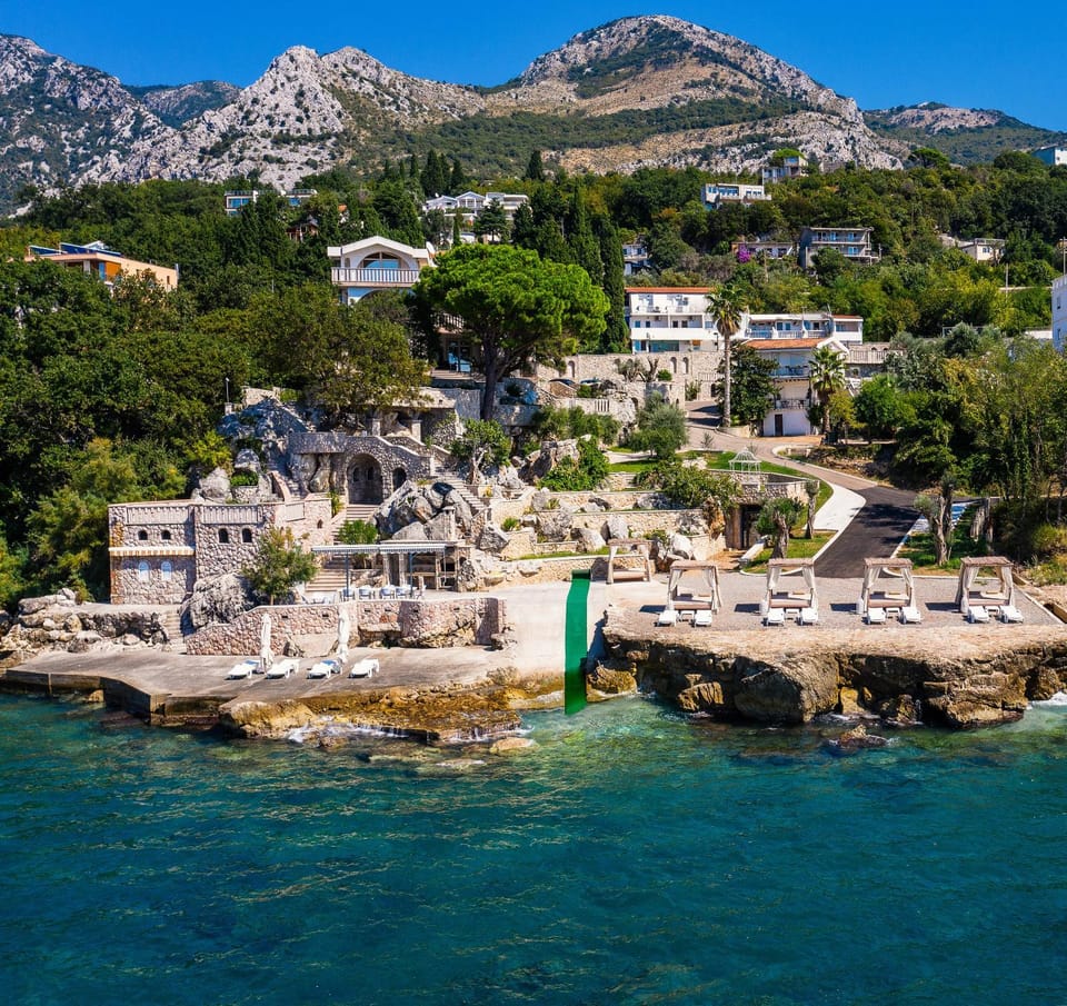 Property building, Facade/entrance, Bird's eye view, Garden, Beach, On site, Garden view, Landmark view, Mountain view, Sea view