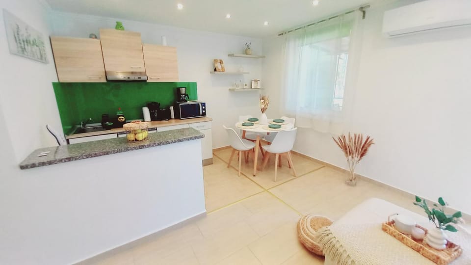 Kitchen or kitchenette, Living room, Dining area, stove