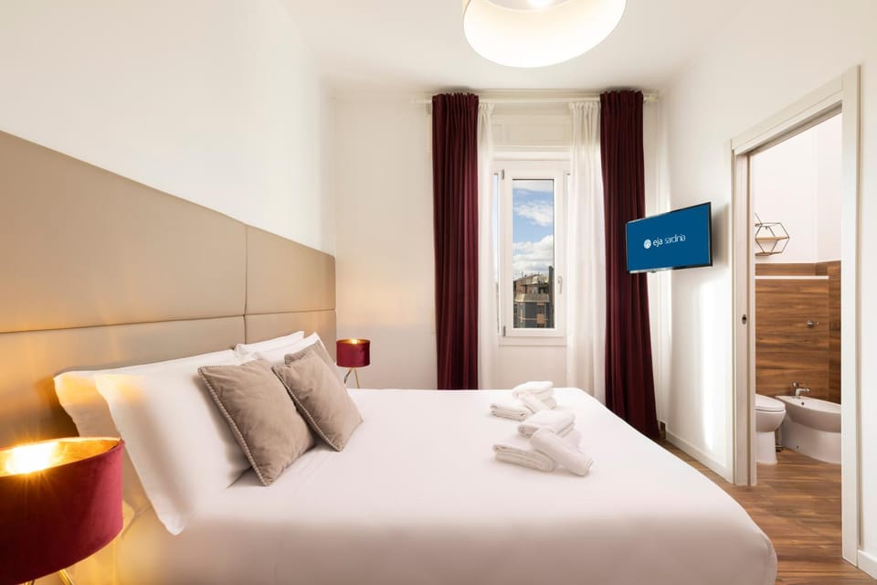 Toilet, TV and multimedia, Photo of the whole room, towels