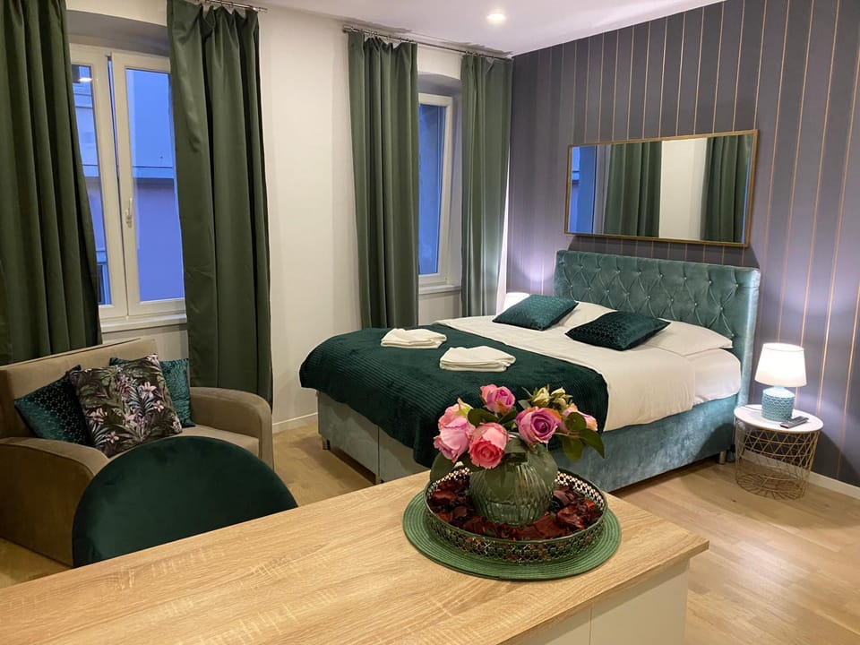 Bed, Photo of the whole room