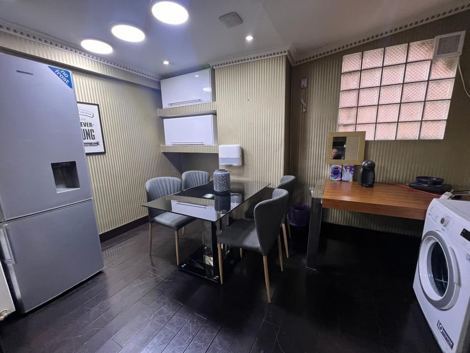 Kitchen or kitchenette, Seating area, Dining area, washing machine