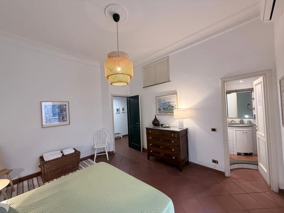Large family apartment - 100 smq - 2 bathrooms - 5 min Vatican & Metro Apartment in Rome