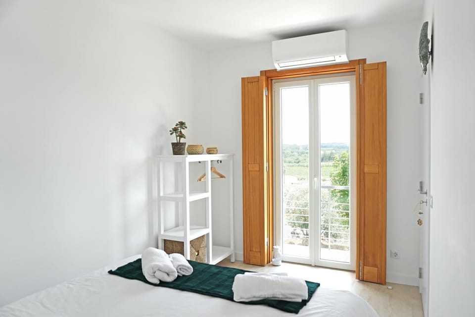 Bed, Balcony/Terrace, Bedroom, Landmark view