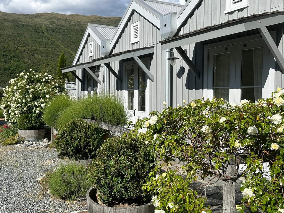 Gibbston Boathouse with Outdoor Bath House in Gibbston