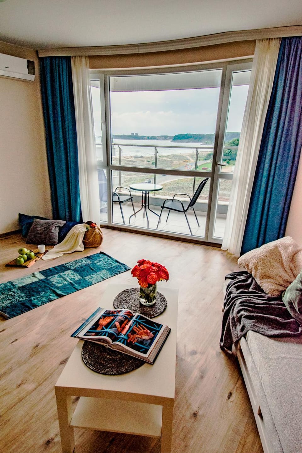 Living room, Sea view