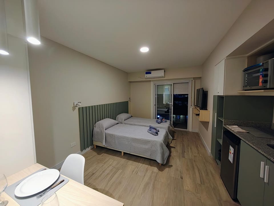Bed, TV and multimedia, Kitchen or kitchenette, Photo of the whole room, Bedroom