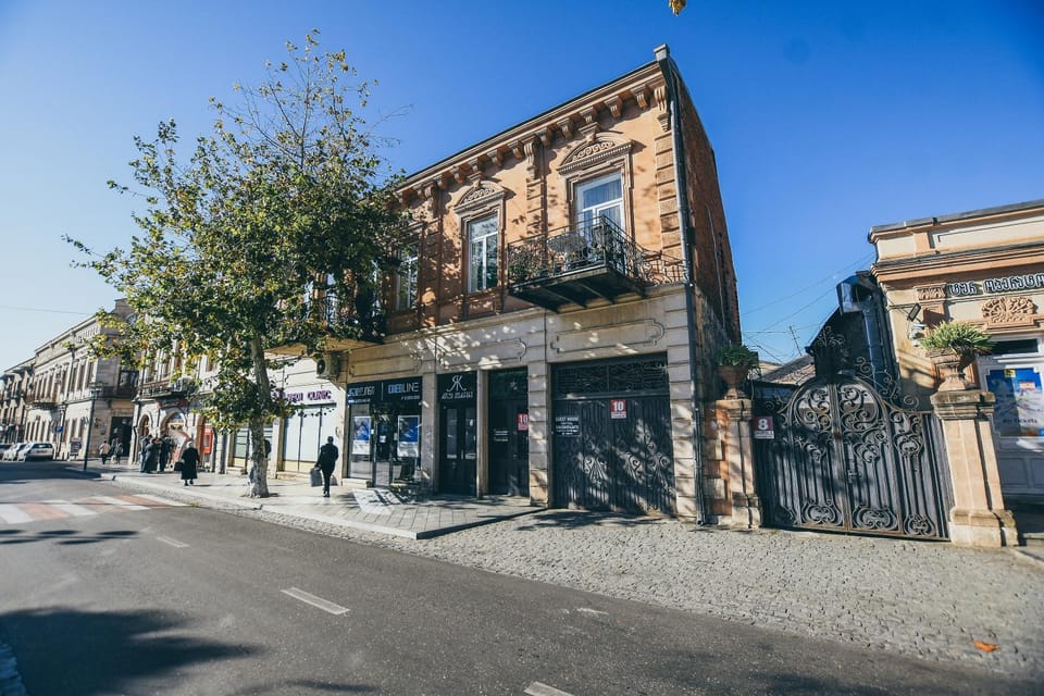 Property building, Neighbourhood