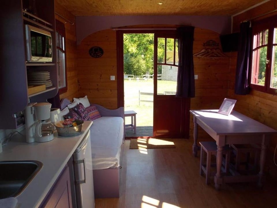 Camping du Petit Gué du Roi Campground/ 
RV Resort in Centre-Val de Loire