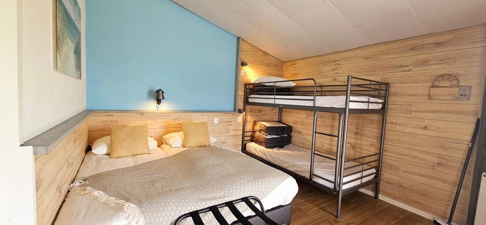 Bed, Bedroom, bunk bed