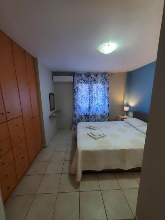 Bed, Photo of the whole room, Bedroom, towels, wardrobe