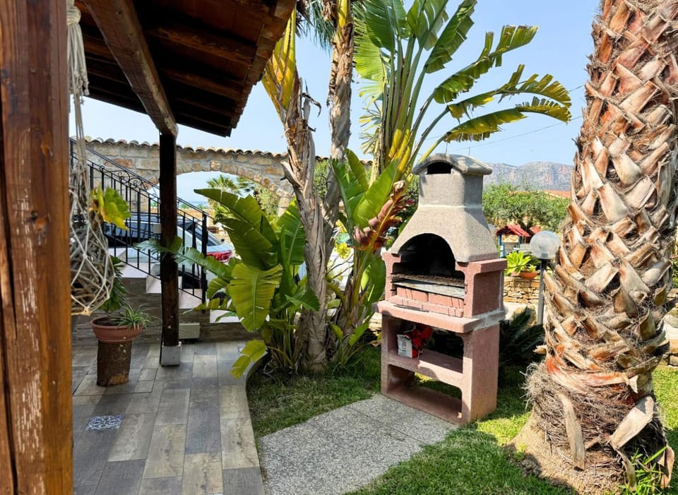 Restaurant/places to eat, BBQ facilities