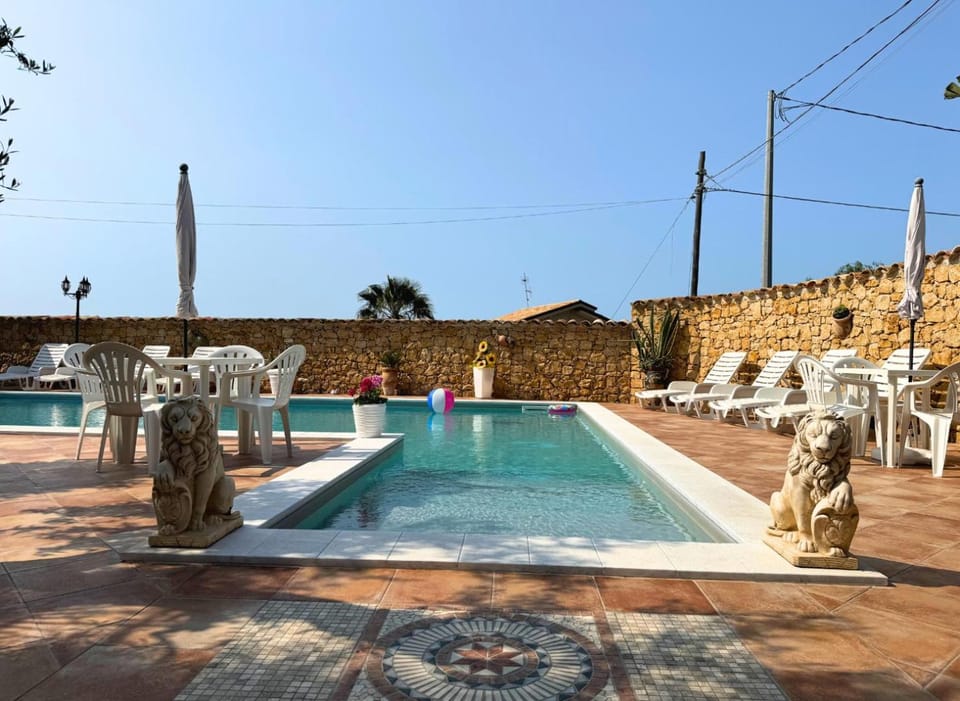 Solarium, Swimming pool, sunbed
