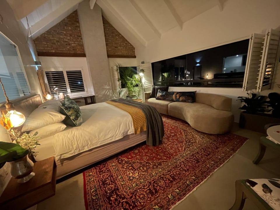 Bed, TV and multimedia, View (from property/room), Photo of the whole room, Seating area