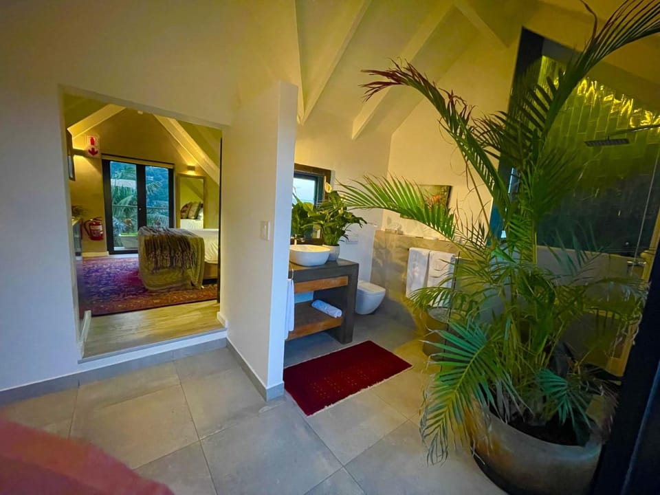 Bed, Bathroom, Bedroom, Lake view