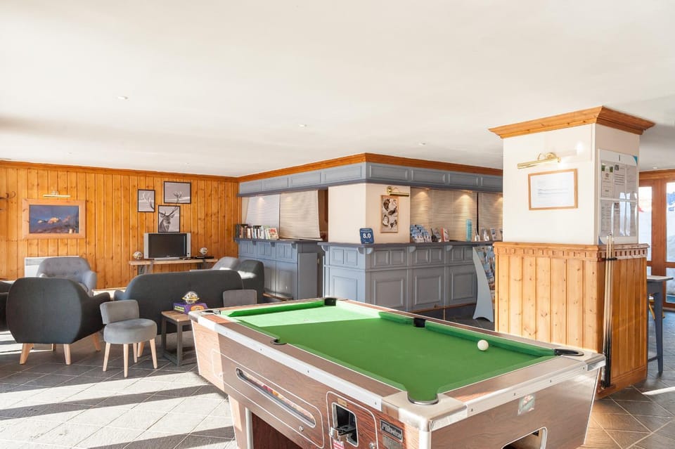 Billiard, Lobby or reception