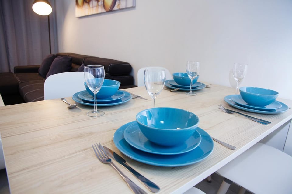 Kitchen or kitchenette, Seating area, Dining area