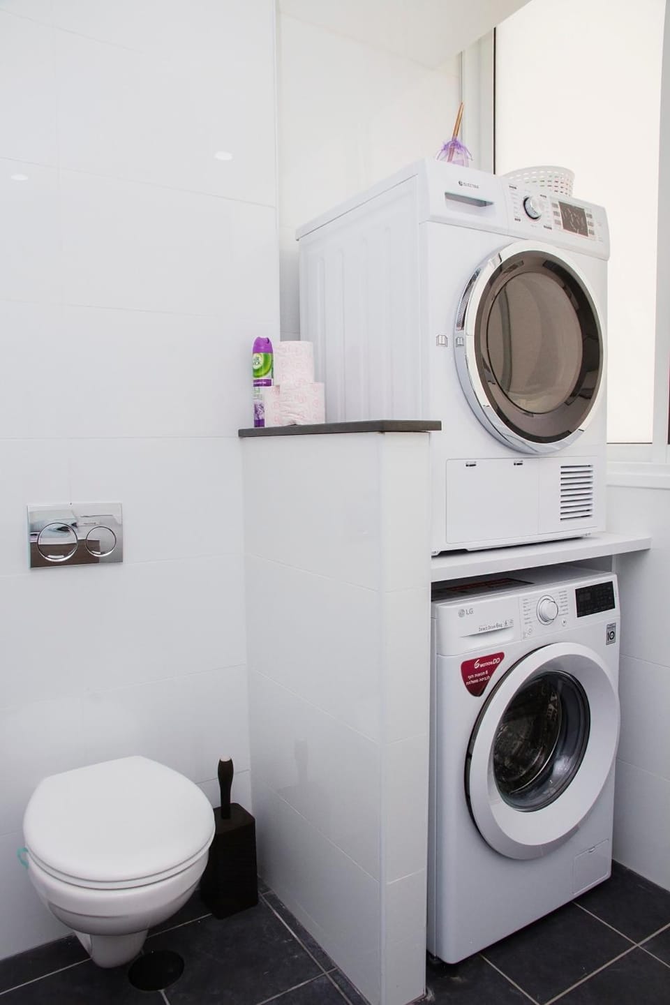 Shower, Toilet
