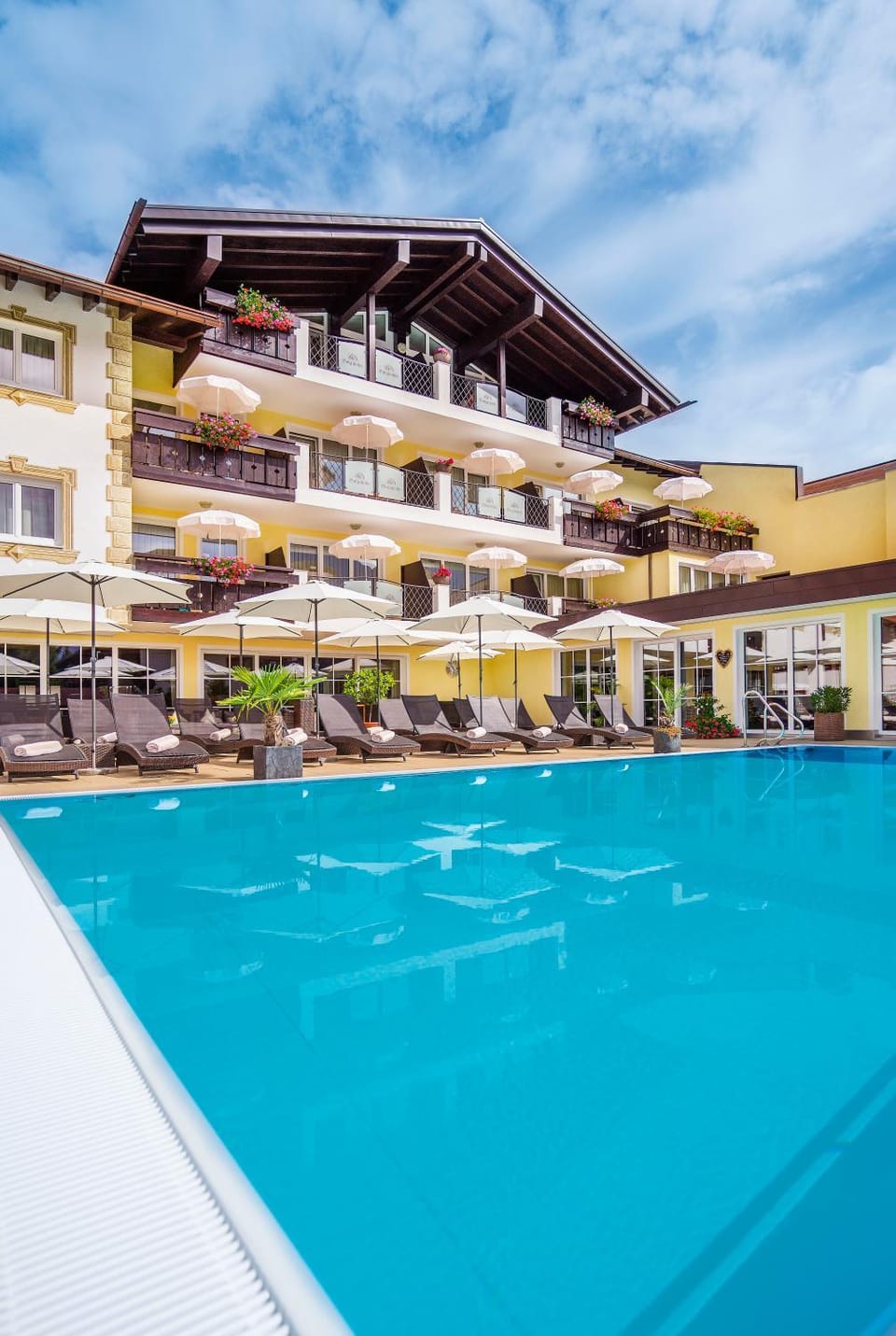 Property building, Swimming pool, Swimming pool