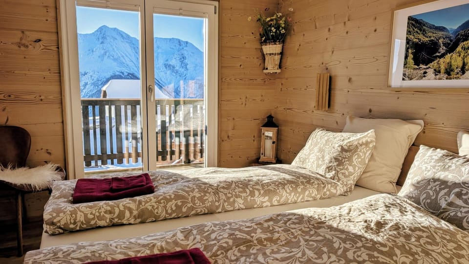 Bedroom, Landmark view, Mountain view