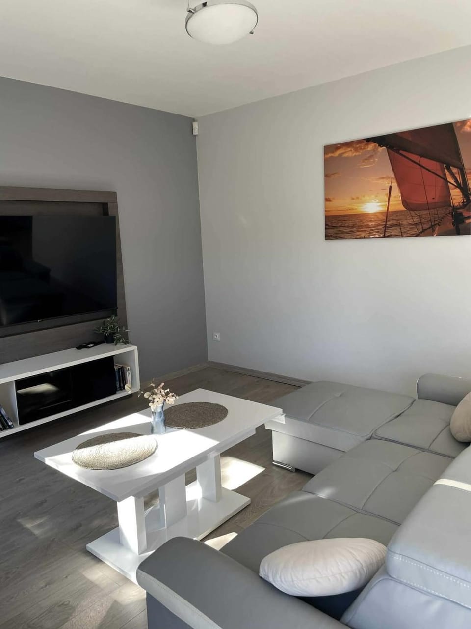 Communal lounge/ TV room, Living room